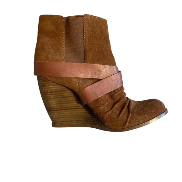 Seychelles Brown Ankle Boots with Suede Finish and Strap Detail Size 10 - Picture 5 of 9